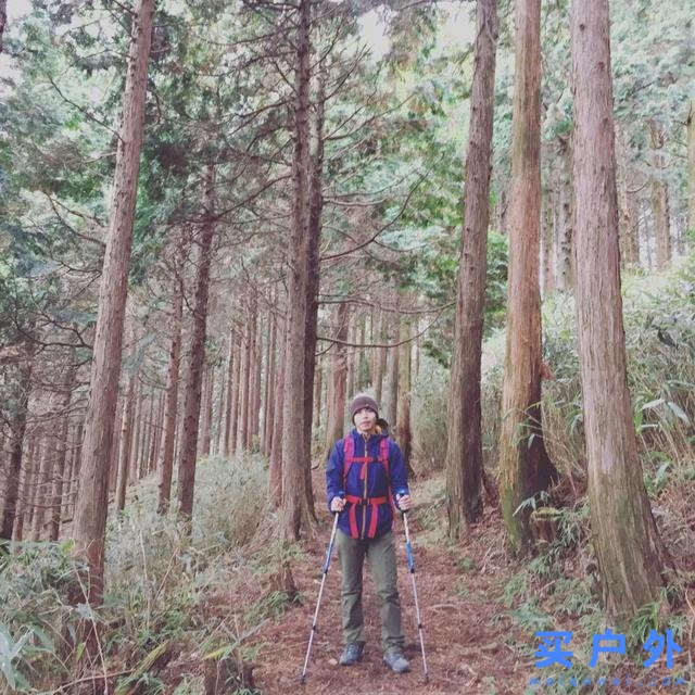 户外徒步除了需要一双好的登山鞋外，登山袜更是不可忽略