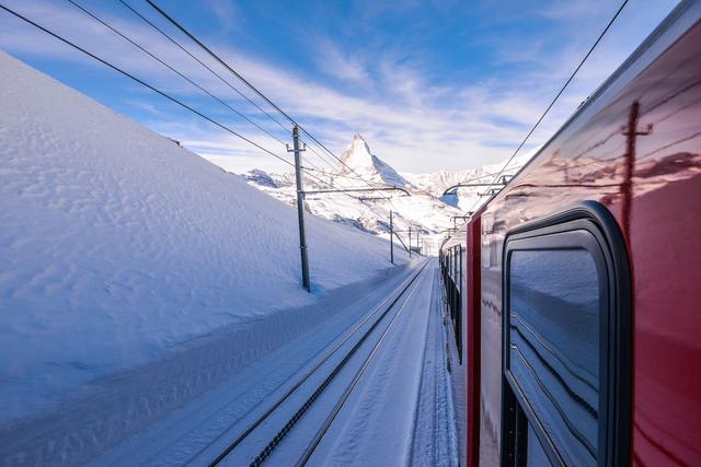 瑞士旅行，拥抱阿尔卑斯山脉走近马特洪峰Matterhorn