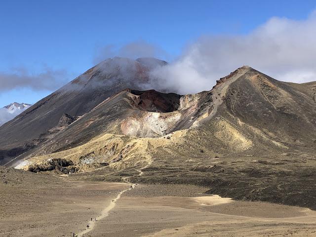 新西兰北岛汤加里罗国家公园(Tongariro Alpine Crossing)一日徒步游