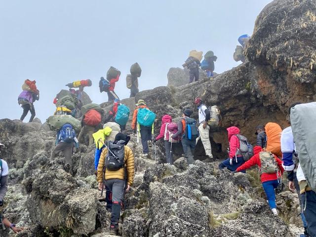 登上非洲之巅乞力马扎罗山,瑞士Odlo奥递乐保暖内衣实测