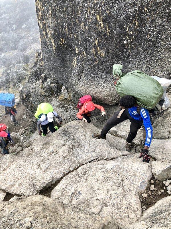 登上非洲之巅乞力马扎罗山,瑞士Odlo奥递乐保暖内衣实测