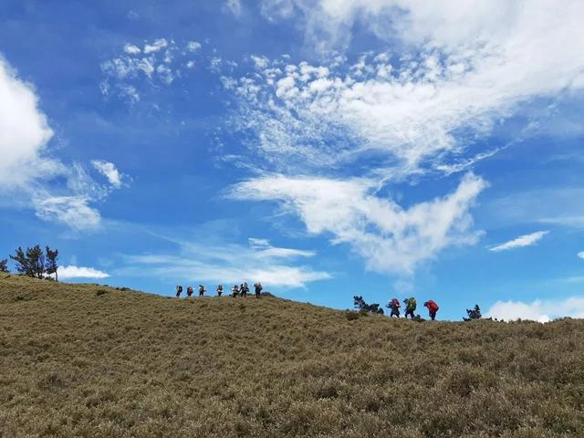 单天徒步穿越户外登山活动,需要什么装备和准备?