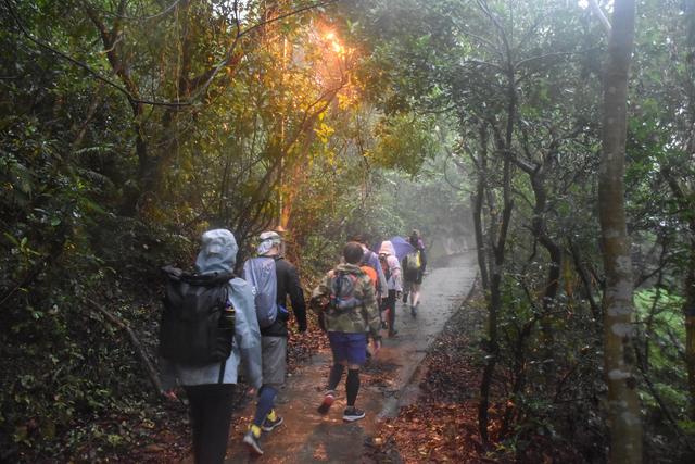 下雨天出去爬山?盘点八大雨中爬山危机