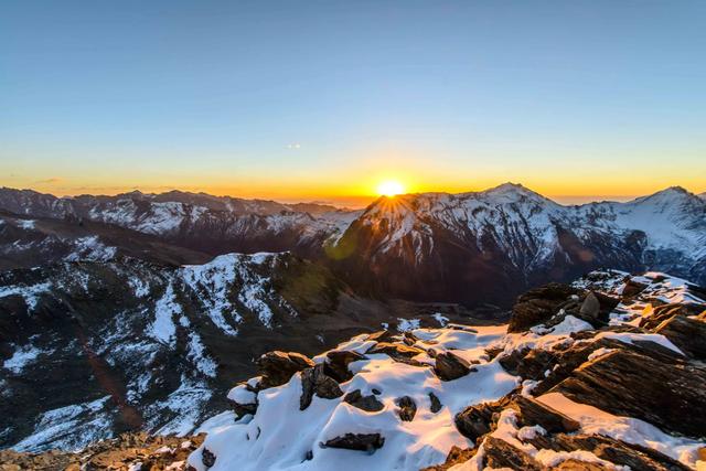 成都出发,你也可以攀登人生第一座5000米的雪山四姑娘山大峰