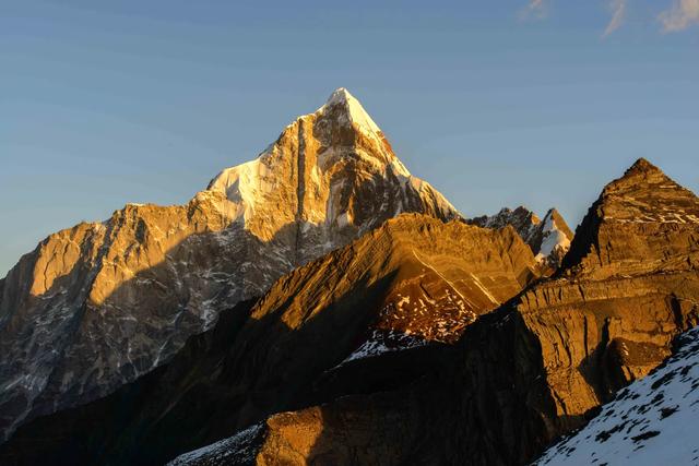 成都出发,你也可以攀登人生第一座5000米的雪山四姑娘山大峰